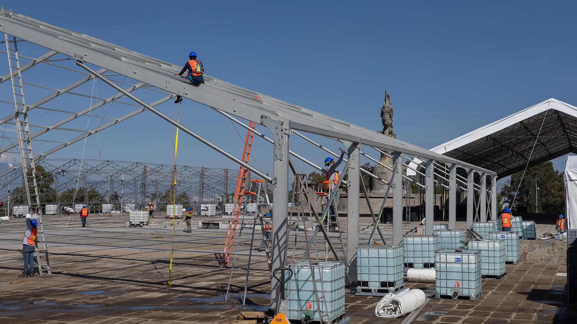 montaje-seguro-estructura-lonas-y-carpas-innovacion